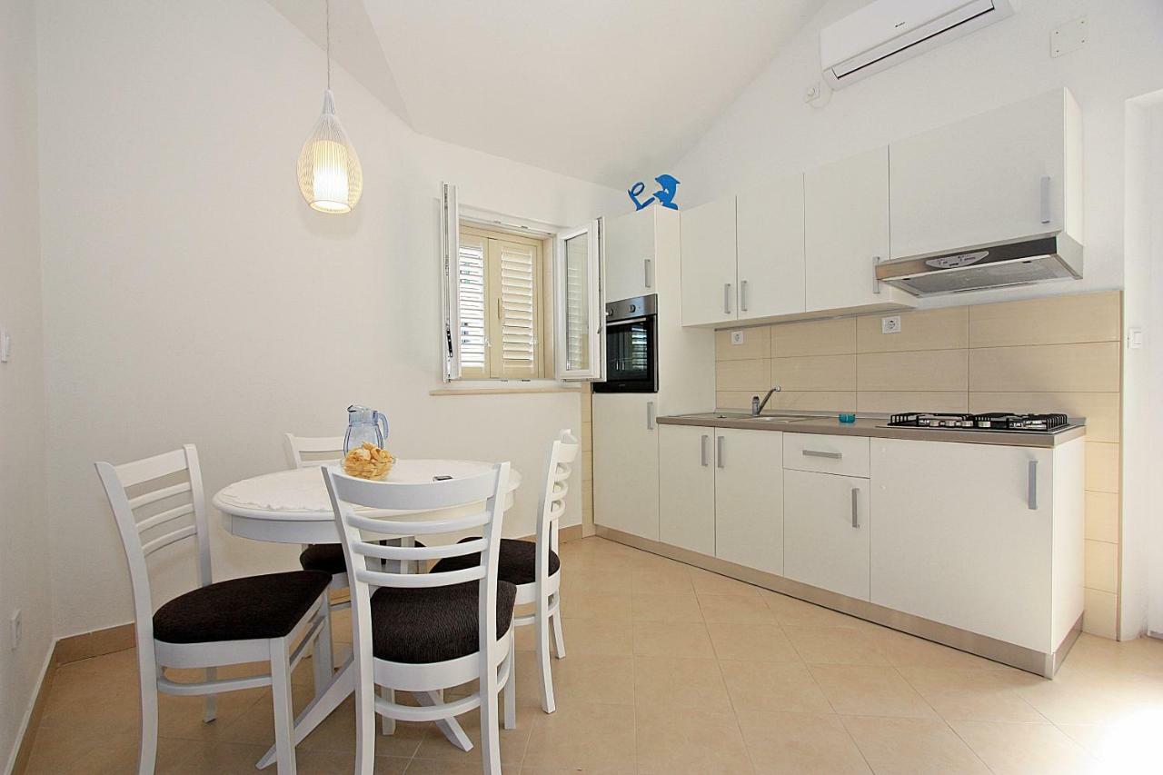 Apartmani Nila Pucisca Kültér fotó