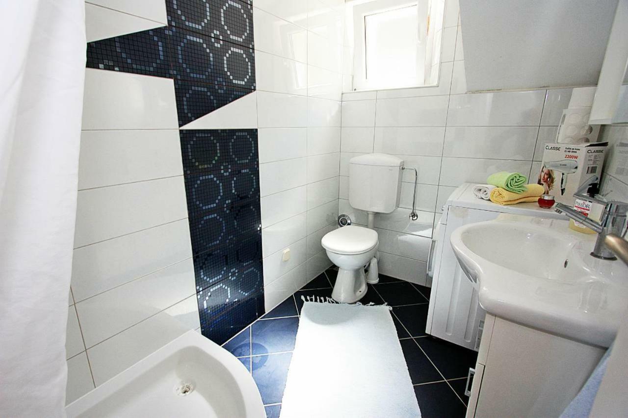 Apartmani Nila Pucisca Kültér fotó